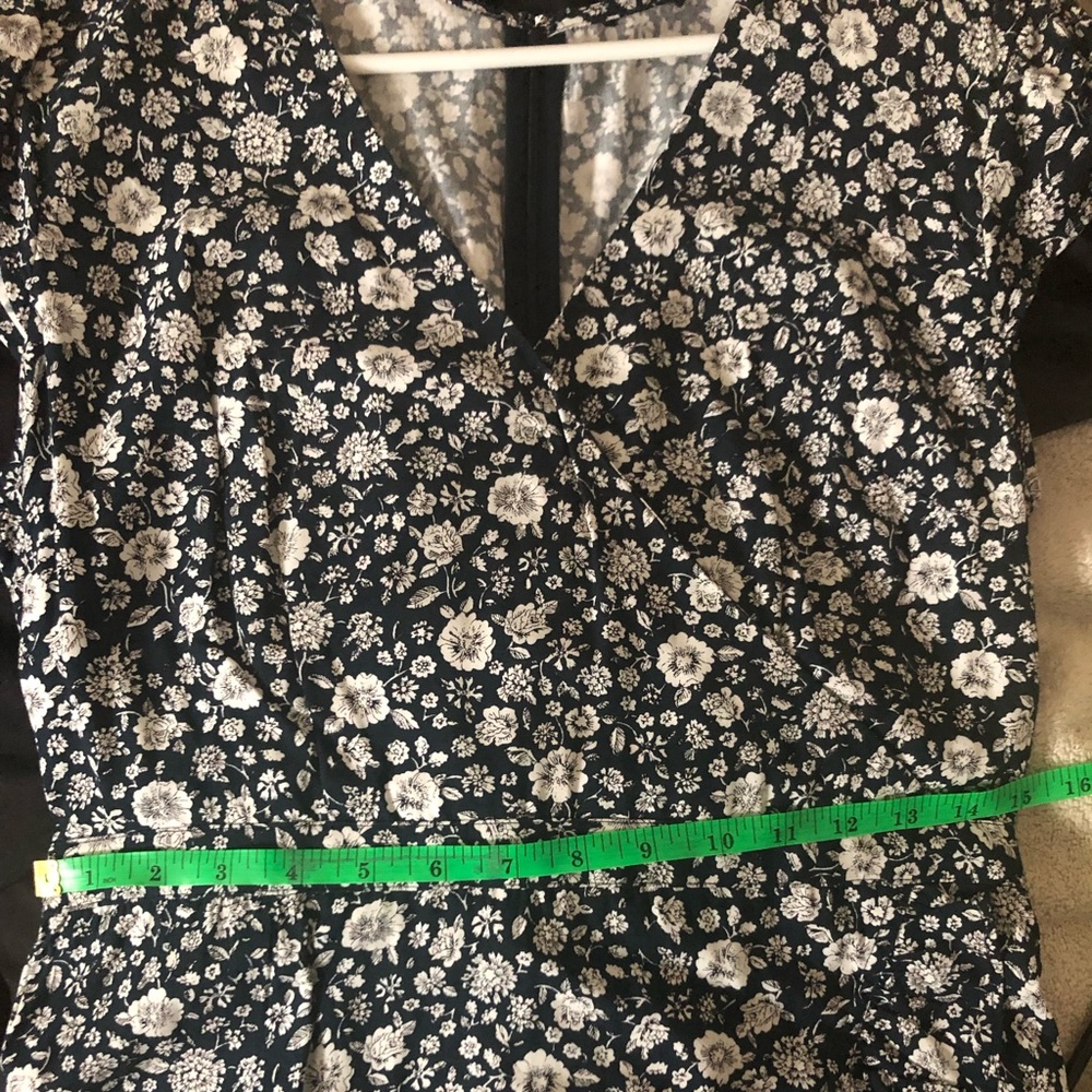 J. Crew Faux Wrap Floral Ruffle Mini Dress Size 4 - Picture 4 of 6